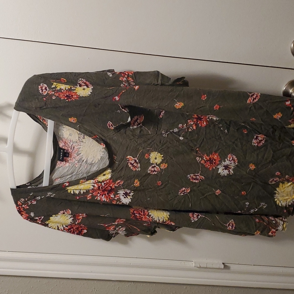 Floral tshirt